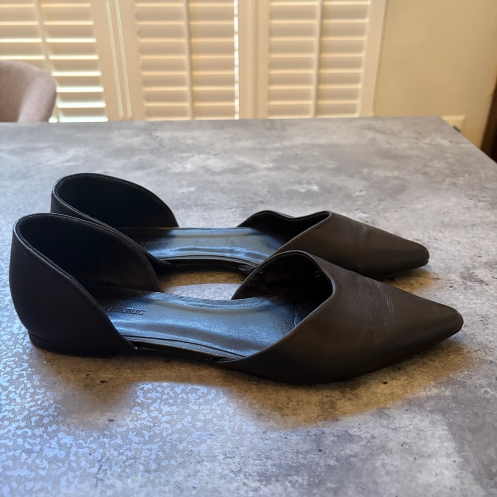 Banana Republic Modern d'Orsay Flat - Picture 10 of 10